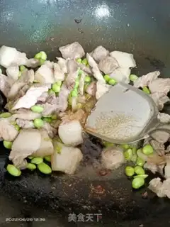 Make Pork and green beans step 2