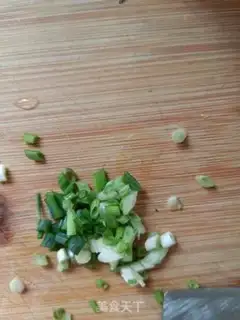 Make Tomato fried eggs step 1