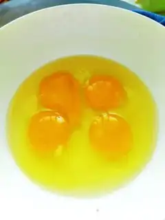 Make Steaming eggs step 1