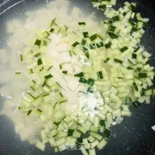 Make cucumber tofu egg soup step 0