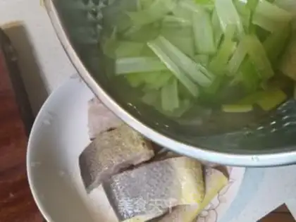 Make Yellow fish step 4