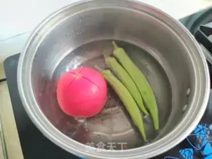 Make Tomato omelet sandwich step 1