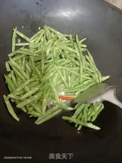 Make Spicy four-season beans step 3