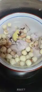 Make Lotus Tze is making peanut chop soup step 5