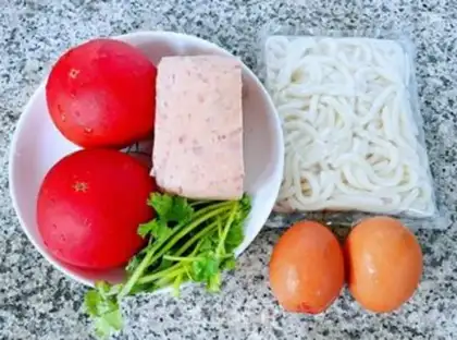 Make Tomato lunch and eggnog noodles step 0