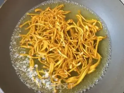 Make Spicy peppers and eggs step 1