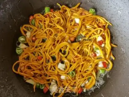 Make Spicy peppers and eggs step 7