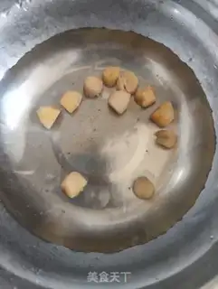 Make Golden ham and melon soup step 1