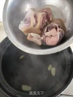 Make Golden ham and melon soup step 4