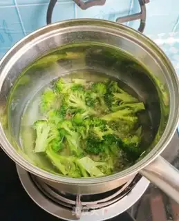 Make Sea cucumbers and blue flowers step 2