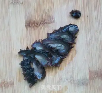 Make Sea cucumbers and blue flowers step 4