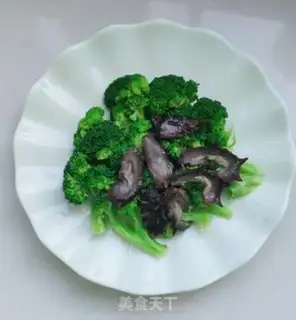 Make Sea cucumbers and blue flowers step 5