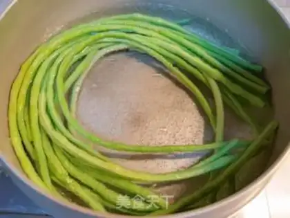 Make Cold bean horns step 1