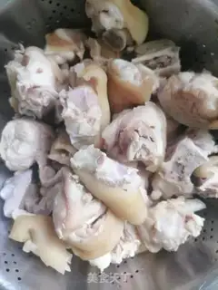 Make Red burning pig hoof step 0