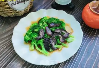 Make Sea cucumbers and blue flowers step 9