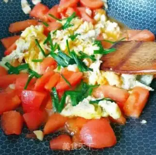 Make Tomato fried eggs step 7