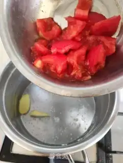 Make Soup with a yellow flower and tomatoes step 4