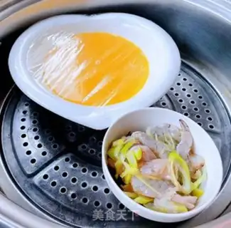Make Fried shrimp steamed eggs step 7