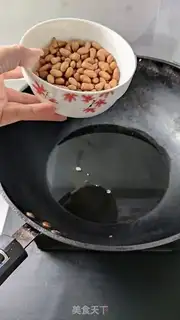 Make Old vinegar peanuts step 1