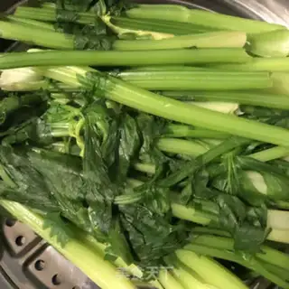 Make Celery on the side of a scallop step 1
