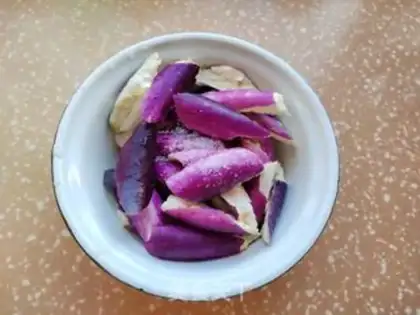 Make Five pork and eggplant to burn potatoes step 0