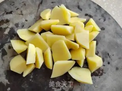 Make Five pork and eggplant to burn potatoes step 3