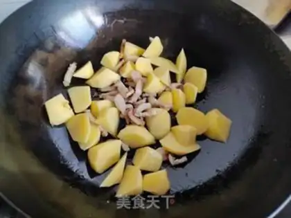Make Five pork and eggplant to burn potatoes step 5