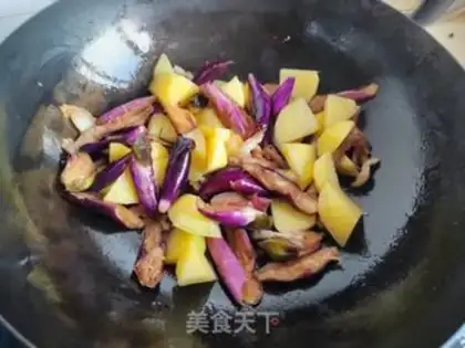 Make Five pork and eggplant to burn potatoes step 6
