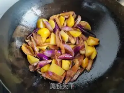 Make Five pork and eggplant to burn potatoes step 7