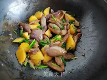 Make Five pork and eggplant to burn potatoes step 8