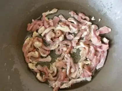 Make The rice is fried meat step 7