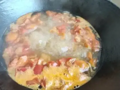 Make Tomato shrimp balls, egg soup step 3