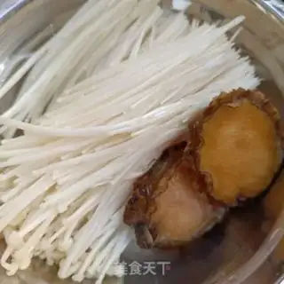 Make Golden fungus abalone egg soup step 1