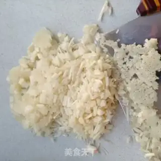 Make Golden fungus abalone egg soup step 2