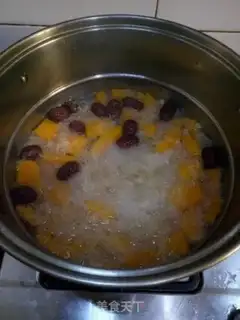 Make Silver-eared and red-leave pumpkin step 3