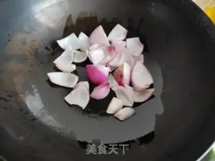 Make Onion fried potato chips step 1