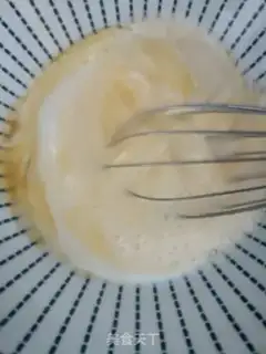 Make Scrambling tea and eggs step 5