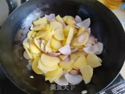 Make Onion fried potato chips step 2