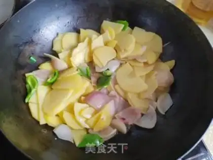 Make Onion fried potato chips step 3
