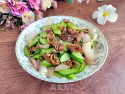 Make Onion cucumber and fatty intestines step 5