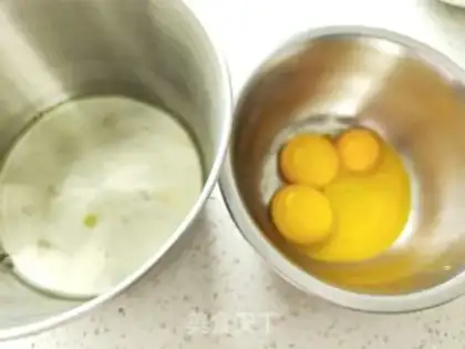 Make # Fancy cake rolls # step 1