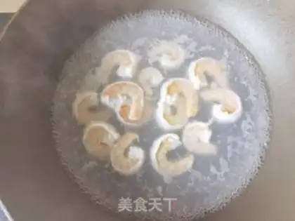 Make A boiled shrimp step 1