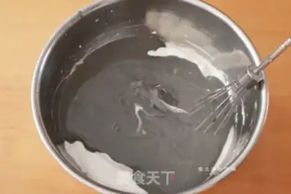 Make Blueberry cream rolls step 3