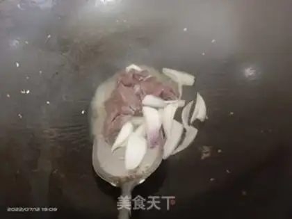 Make Onion fried liver step 1