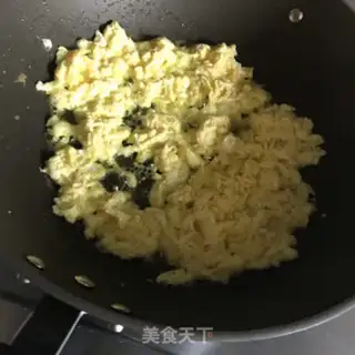 Make Onion egg fried rice step 4