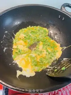 Make Scrambled eggs step 2