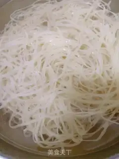 Make Eggs are fried with silk step 1
