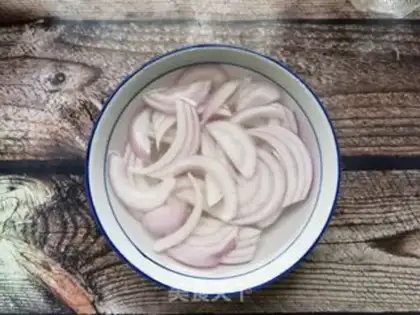 Make Onion with potato silk step 3