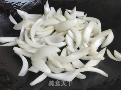 Make Onion fried eggs step 3