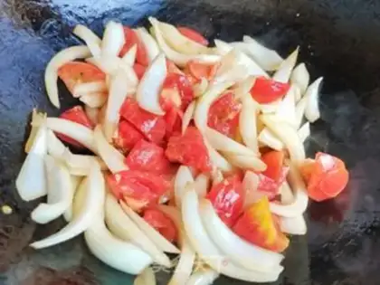 Make Onion fried eggs step 4